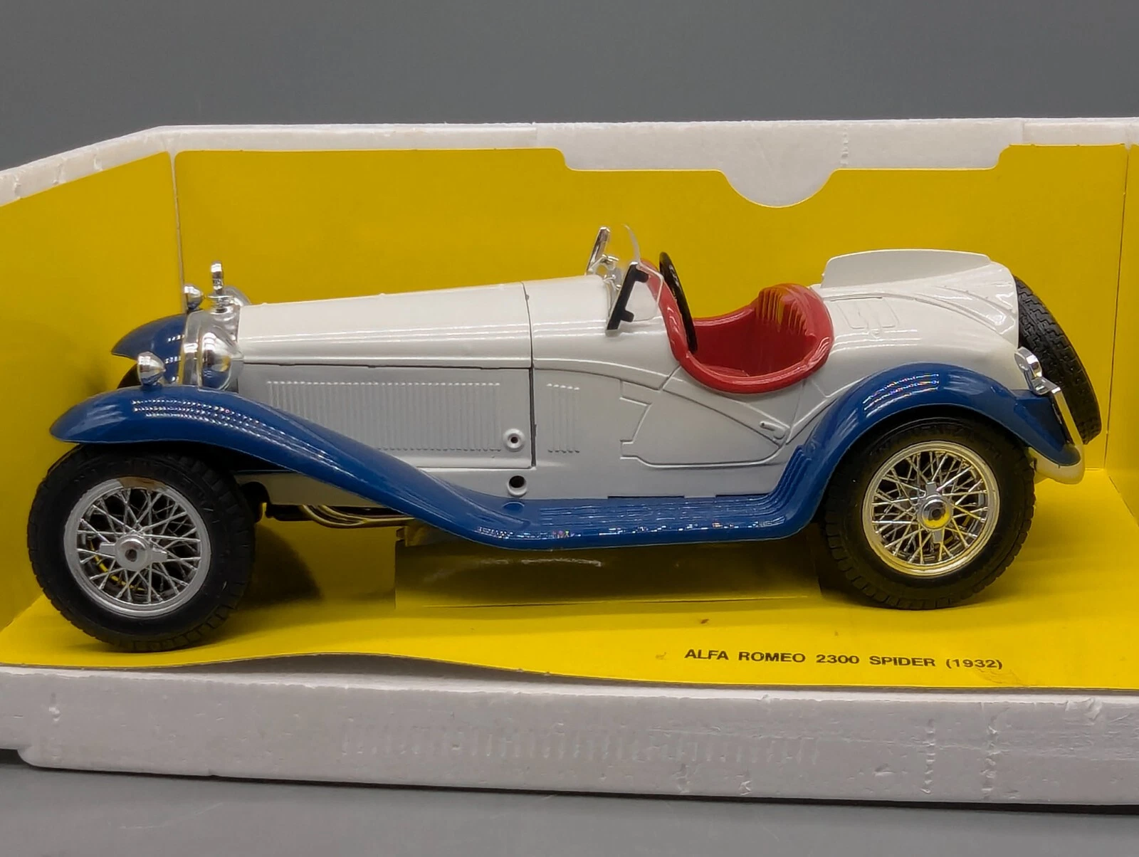 Alfa Romeo 2300 Spider (1932) – Model Car in Original Packaging