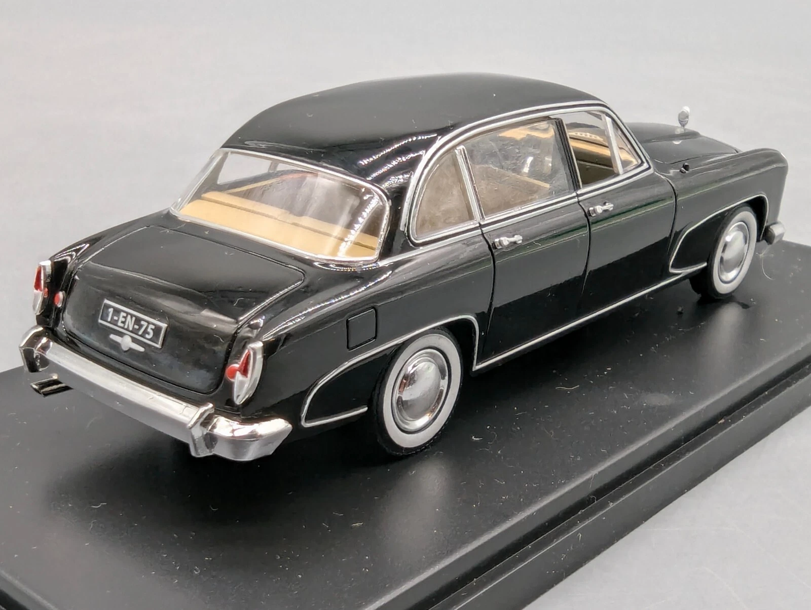 Norev Citroën 15/6 Franay René Coty 1955 – Black (with Display Case)