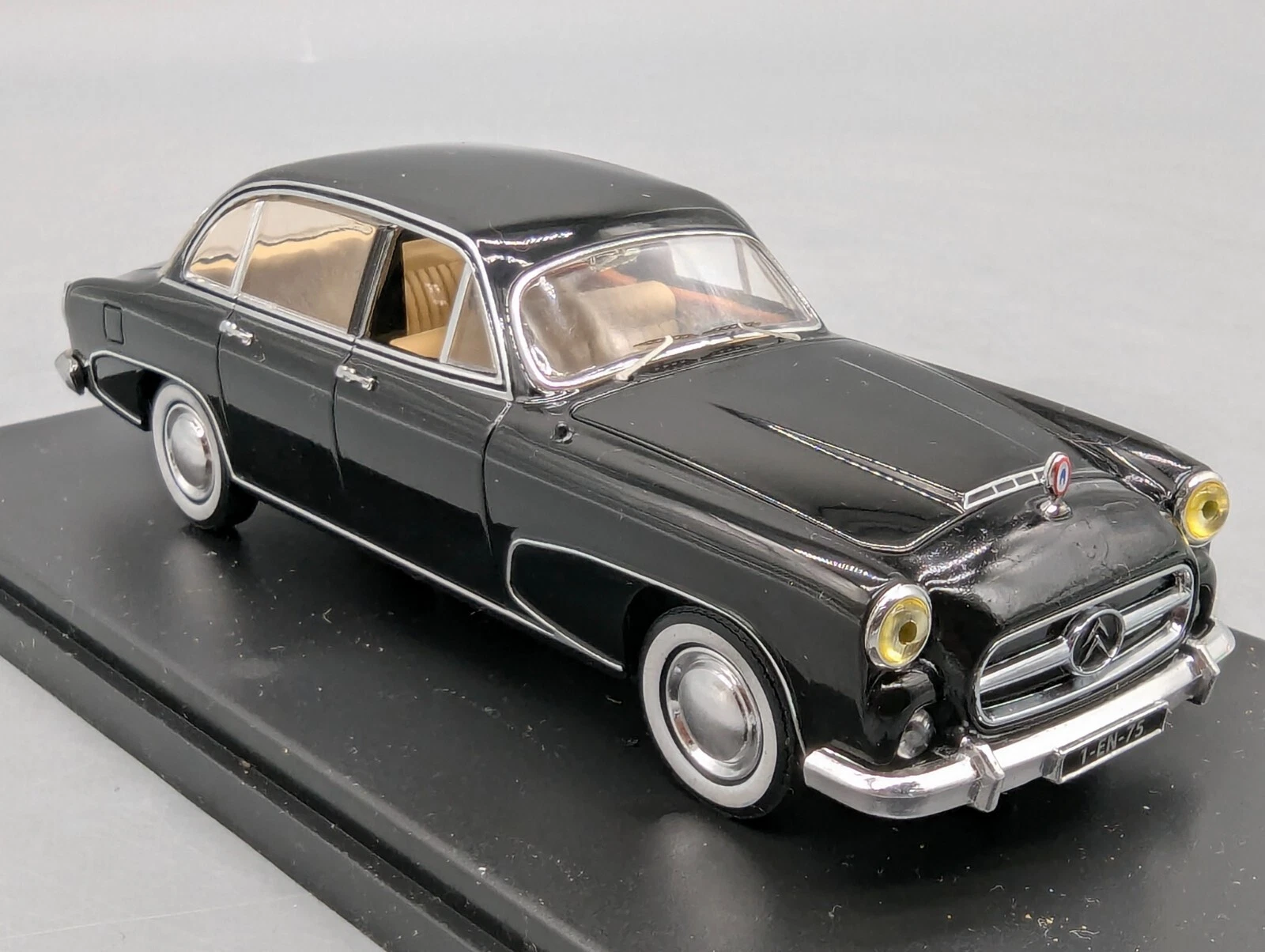 Norev Citroën 15/6 Franay René Coty 1955 – Black (with Display Case)