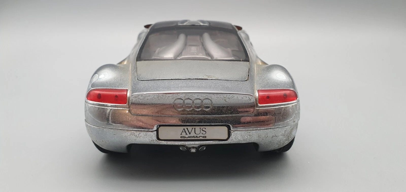 Revell Audi Avus Quattro 1:18 – Kromirani Kolekcionarski Model, Odlično Očuvan
