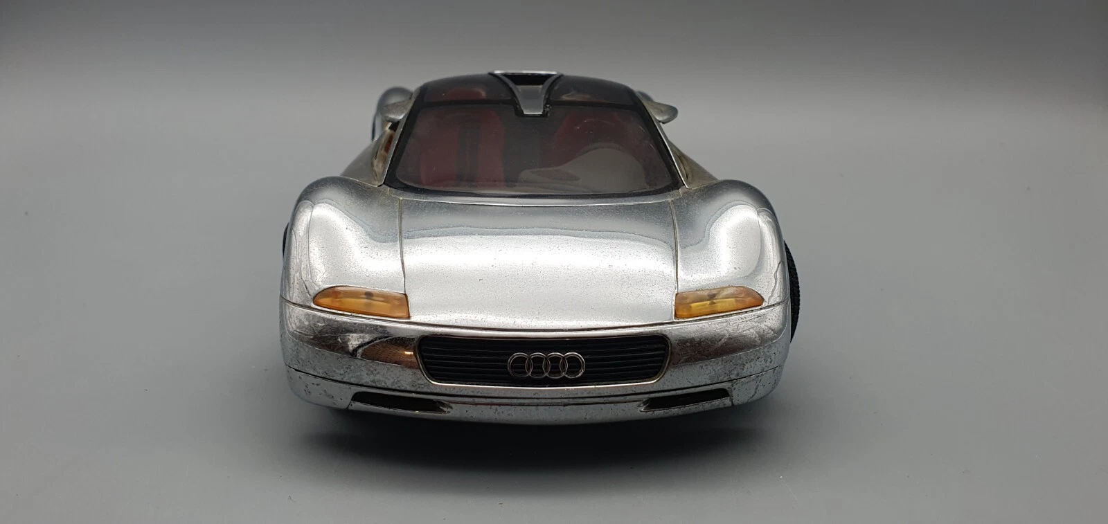 Revell Audi Avus Quattro 1:18 – Kromirani Kolekcionarski Model, Odlično Očuvan