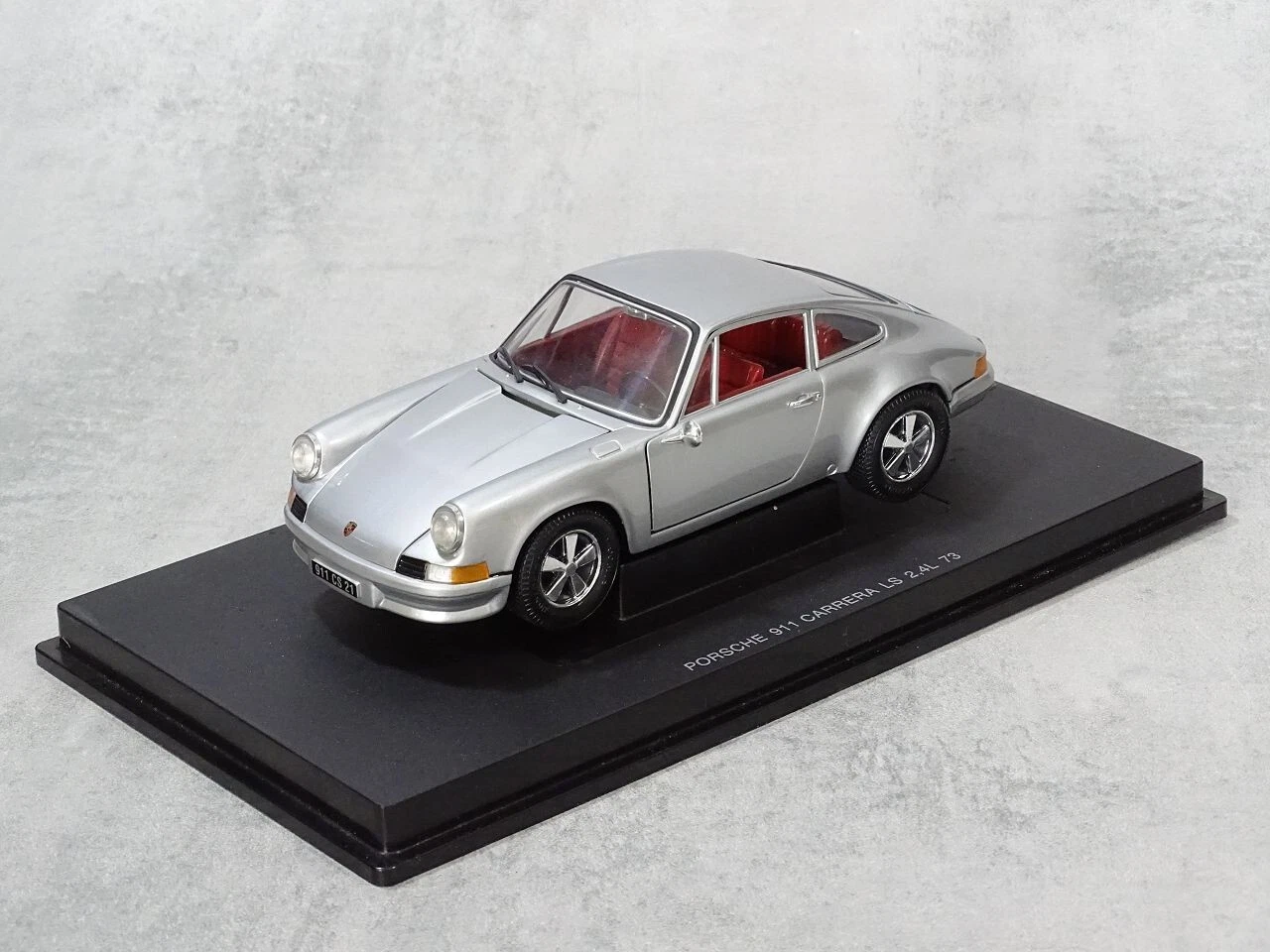 Porsche 911 Carrera LS 2.4L (1973) – Universal Hobbies 1:18 – BOXED