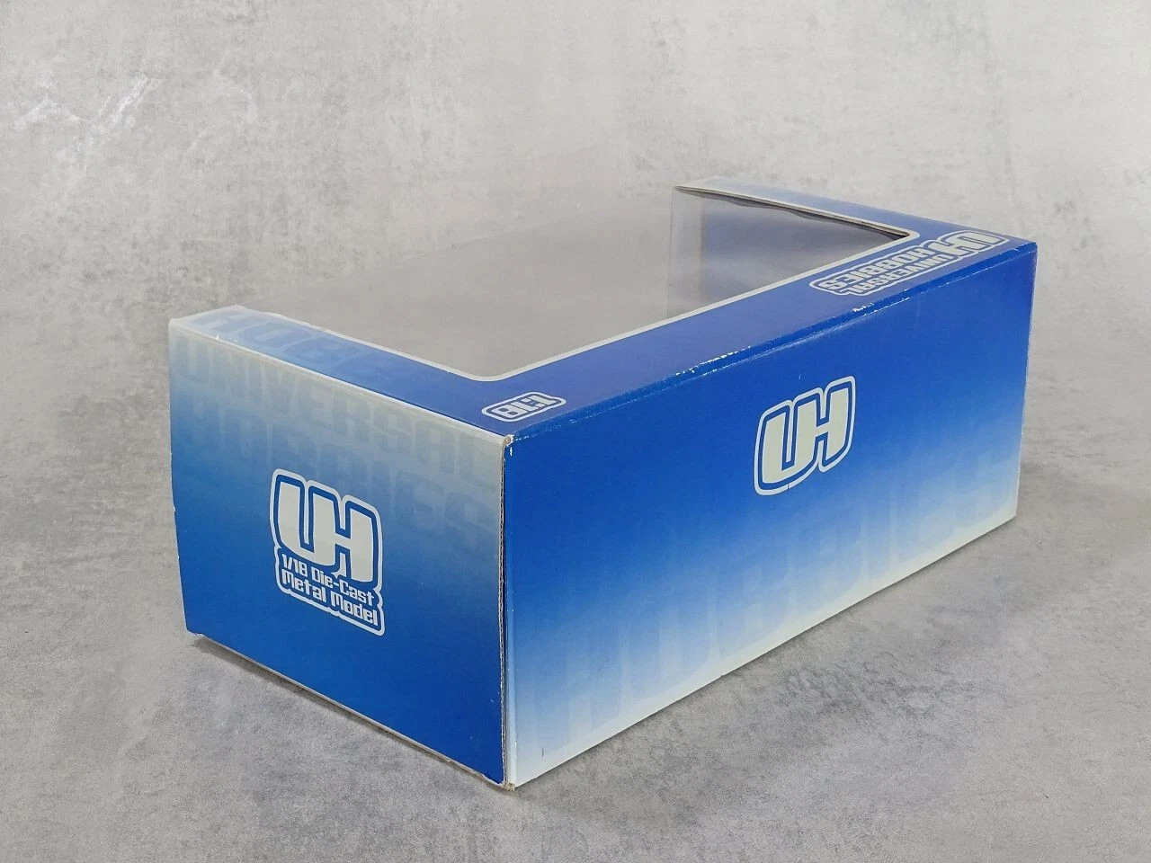 Porsche 911 Carrera LS 2.4L (1973) – Universal Hobbies 1:18 – BOXED